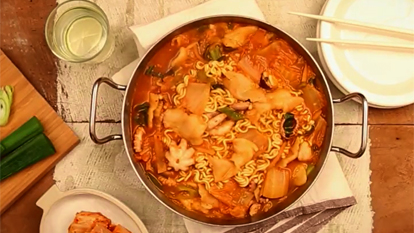 Recipe of Kimchi-jjigae myeon _ Spicy Kimchi jjigae myeon with small octopus. thumbnail image